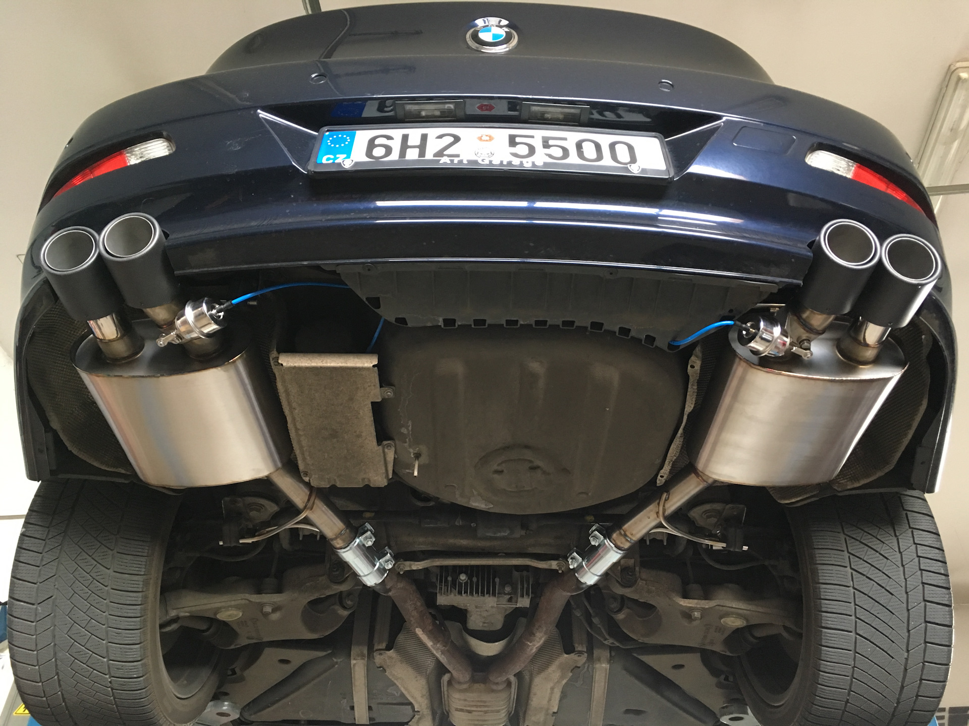 F10 535 выхлоп. 0 выхлоп. выхлоп m5 f10. выхлоп бмв е36 v8. Bmw m5 f10 exhaust.