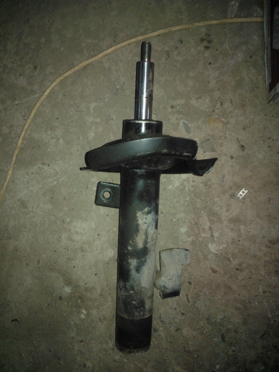 Потекла стойка и замена масла — Ford Focus II Sedan, 1,8 л, 2007 года ...