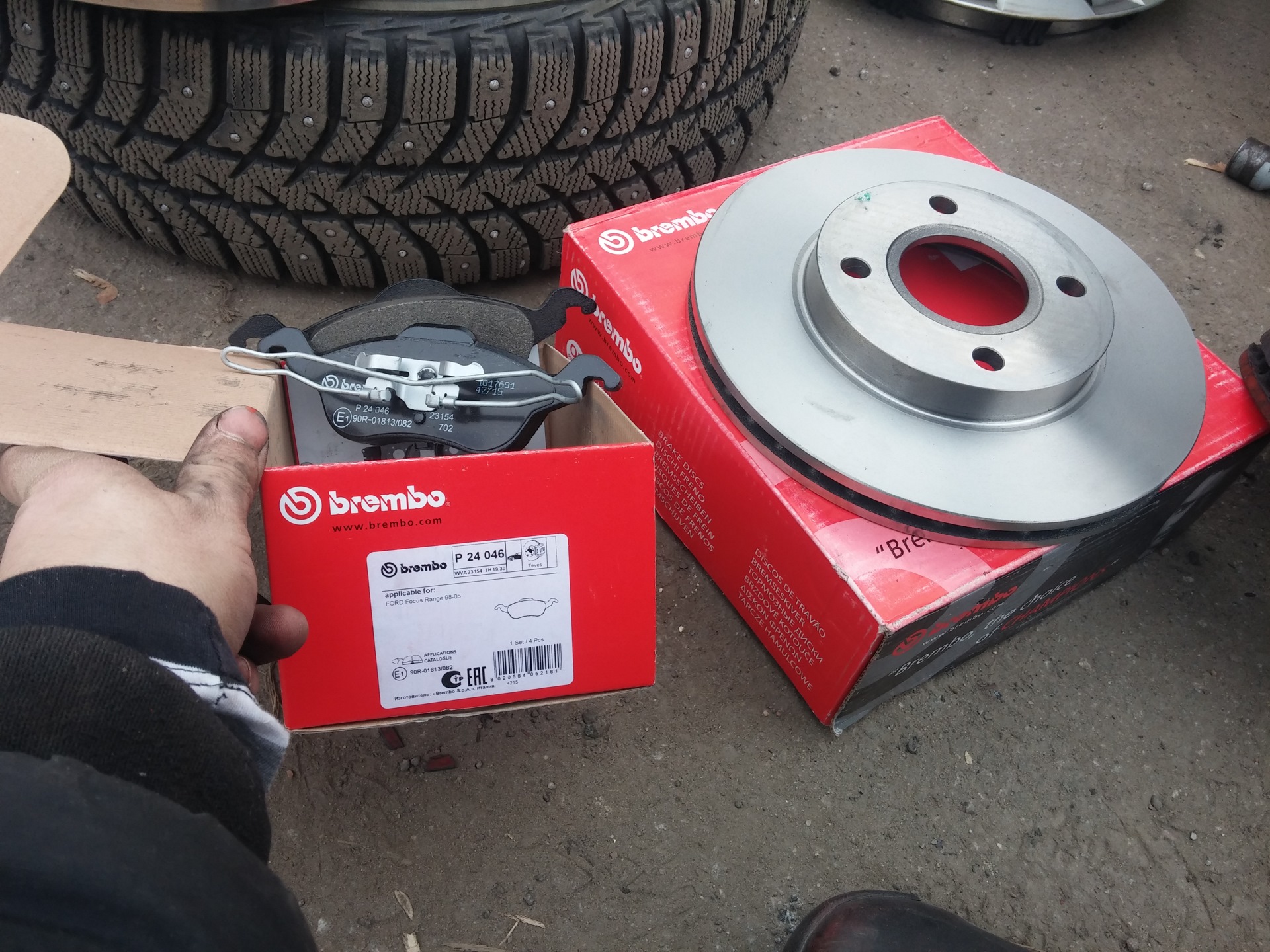 Поменяй диск. Тормозные диски Брембо на Форд фокус 3. BREMBO 14.6754.10. Колодки Брембо Форд фокус 3. BREMBO 09840411 диск тормозной.