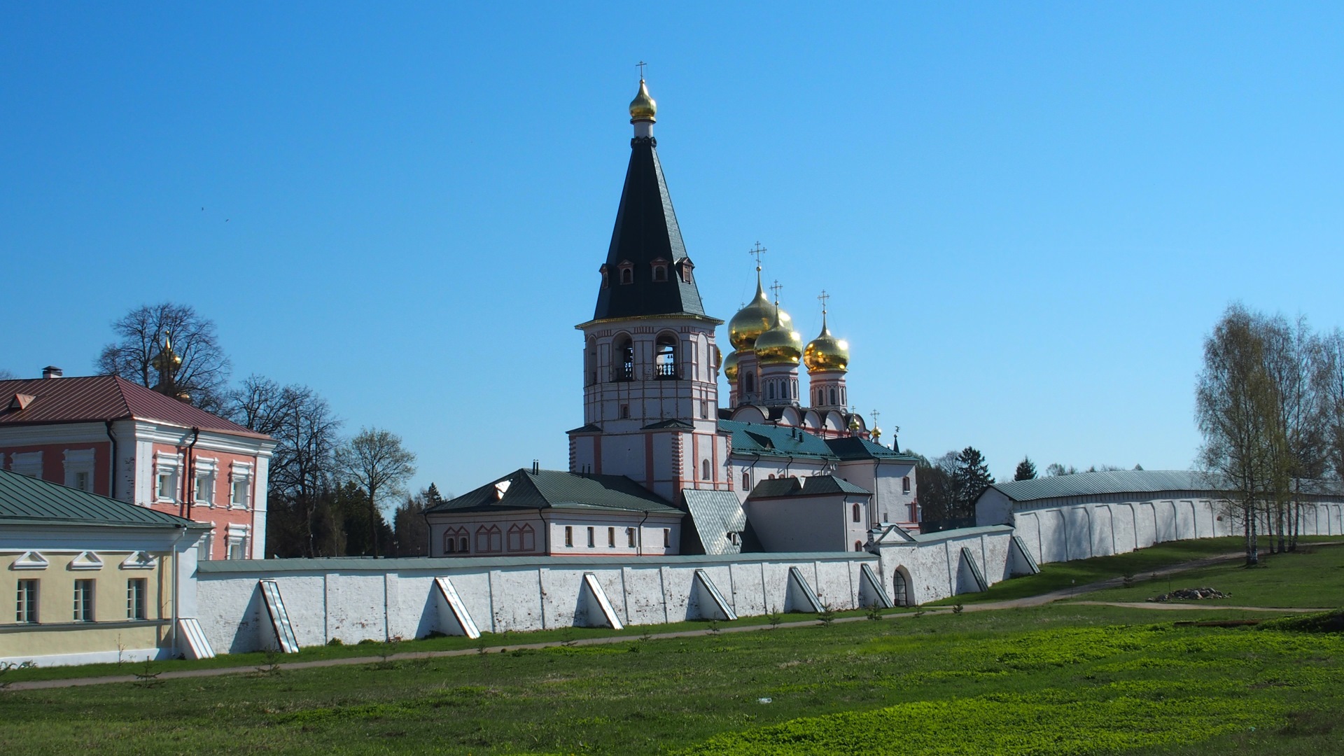 Владимирский монастырь. Рождественско Богородицкий монастырь Владимир. Иверский Святоозерский монастырь ворота. Иверский монастырь ночью.