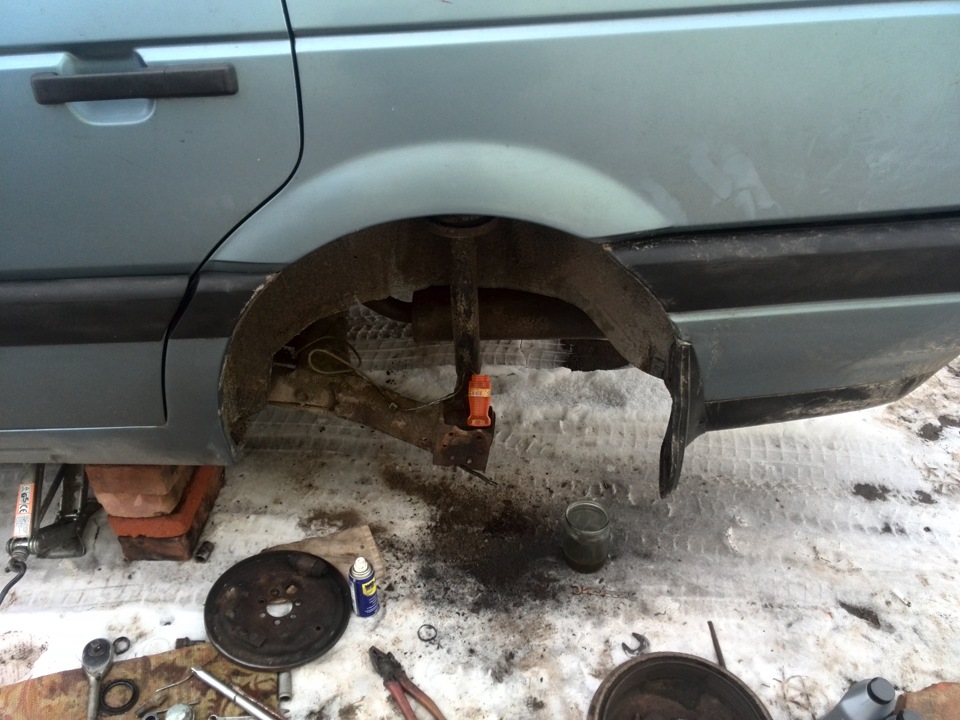 Замена задней ступицы — Volkswagen Passat B3, 1,9 л, 1990 года ...