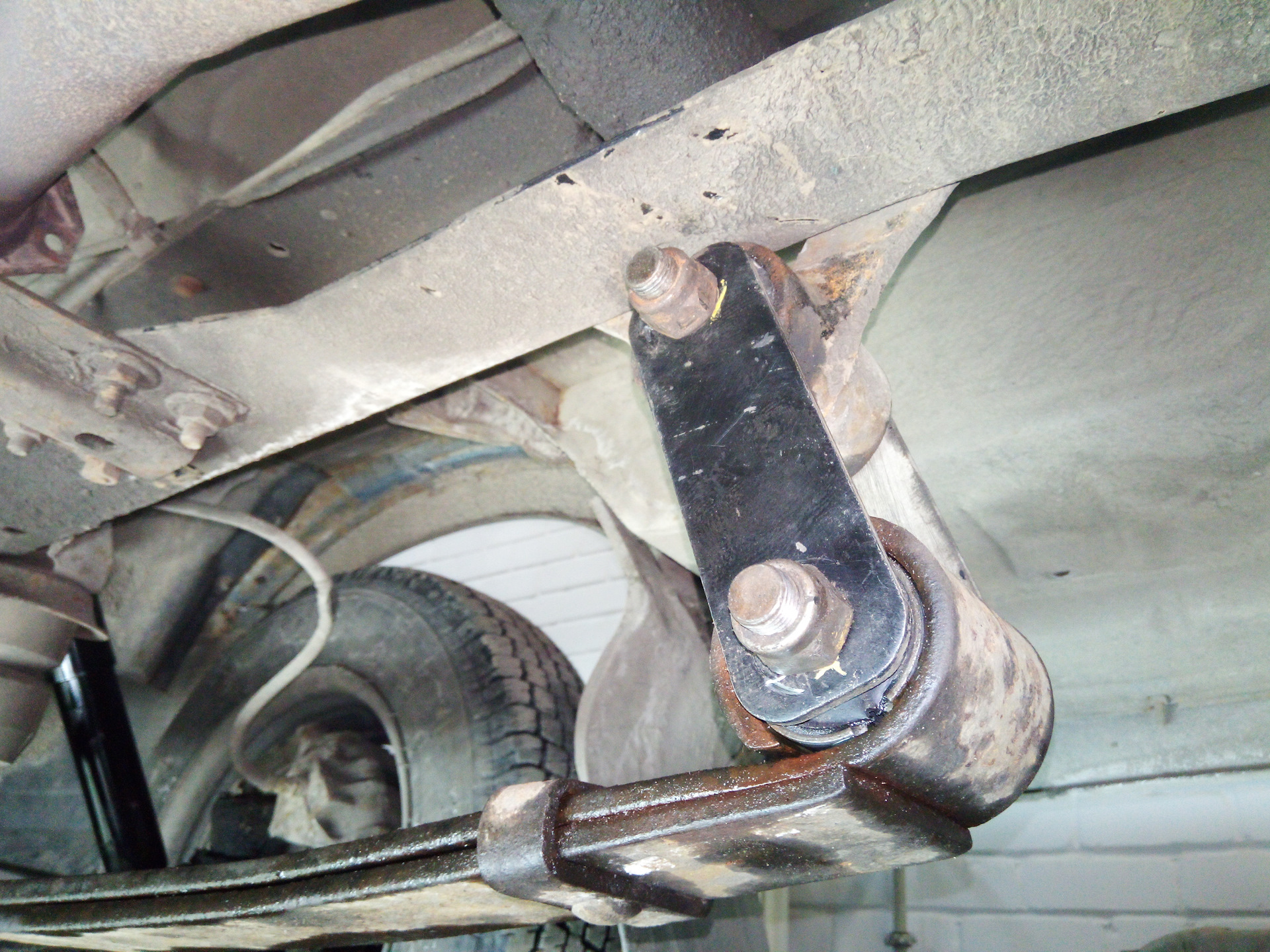 Ремкомплект задний стабилизатор газ 3302. Газель стучит. Газель стучит. Стучат задние рессоры газель бизнес. Усиливаем лонжерон кабины газель.