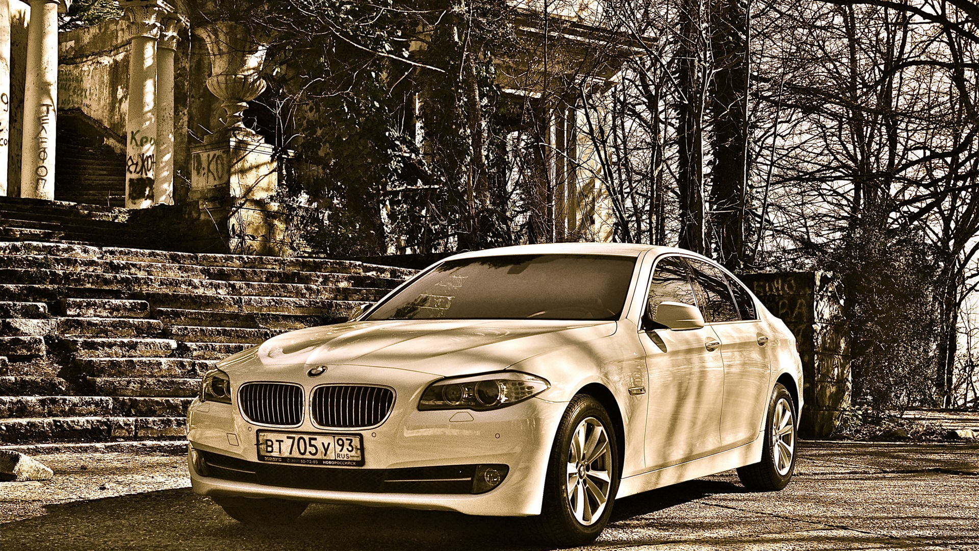 BMW 5 series (F10) 2.5 бензиновый 2010 | 523 Огненно Белый на DRIVE2