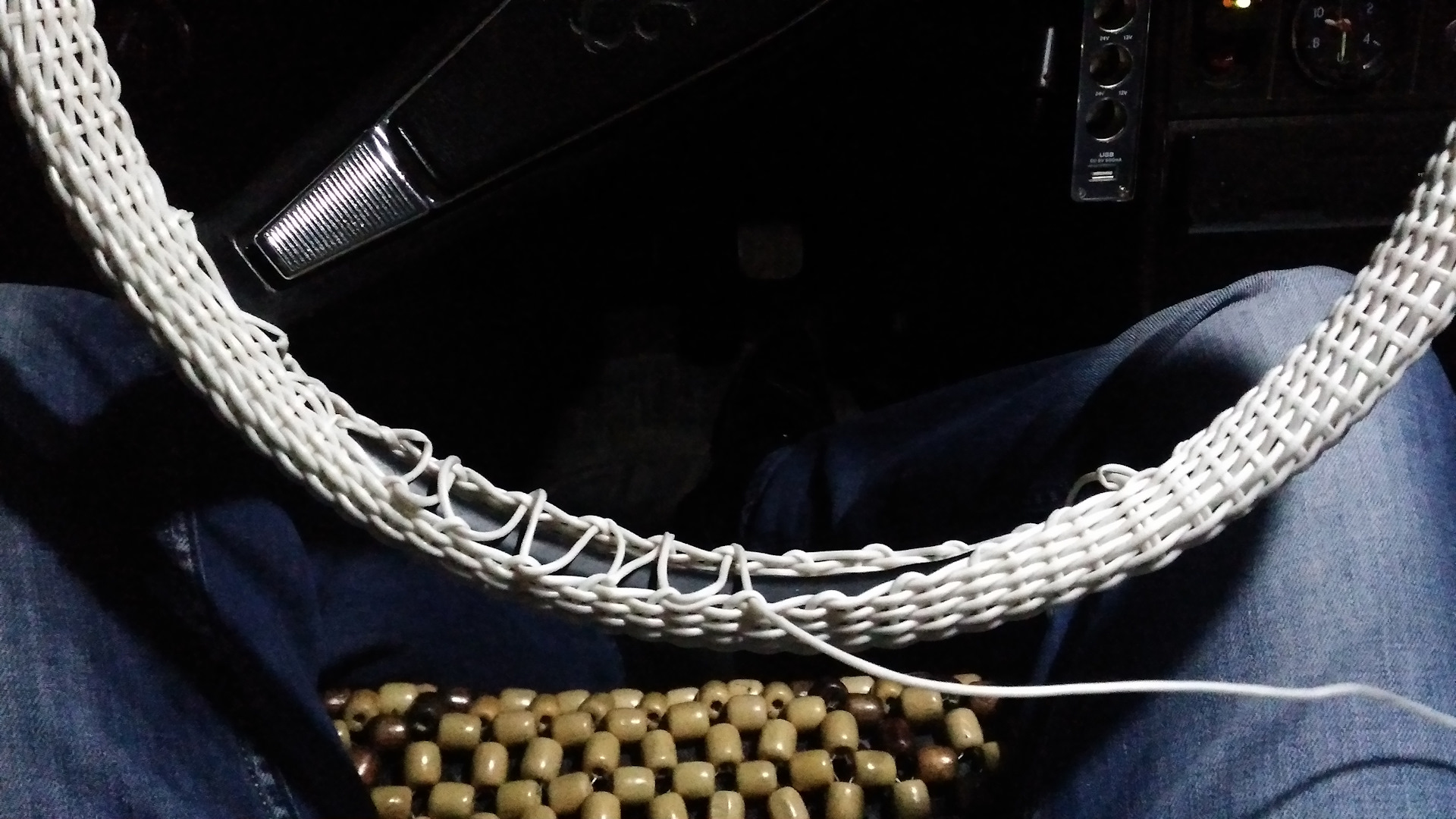 Плетеная оплетка на руль. Как сделать оплетку своими руками. Оплетка на руль плетение. Как сделать оплетку своими руками. Швы для обтяжки руля кожей.