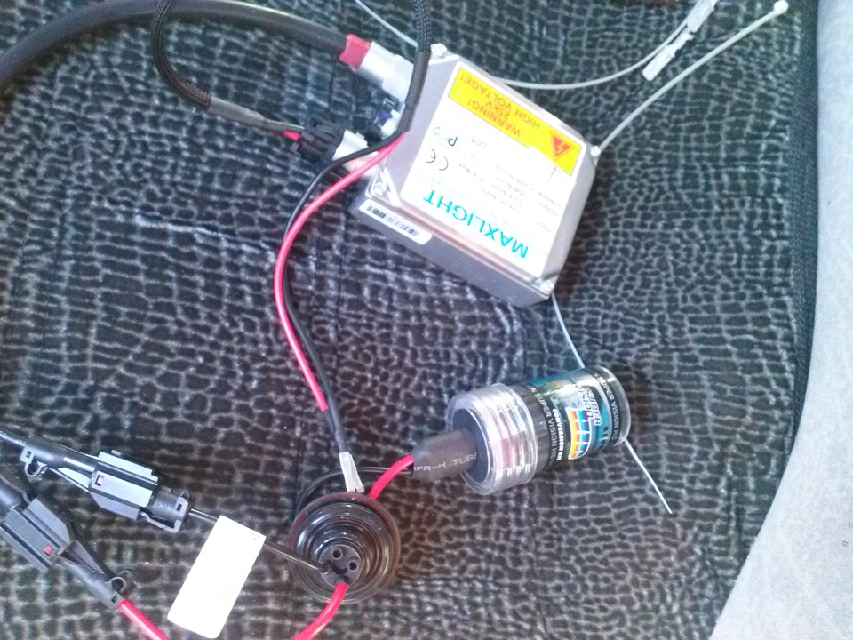 Ксенон в ПТФ и галаген в ближний — Lada Приора седан, 1,6 л, 2007 года ...