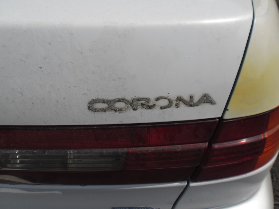 Toyota Corona значок