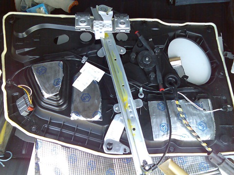 cbcc8bu 480 гремит задняя дверь на форд фьюжн