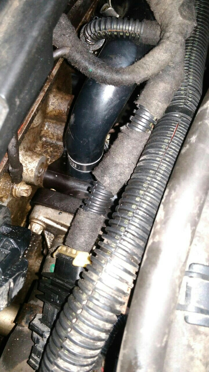 Патрубок подогрева дроссельной заслонки — Opel Astra H, 1,6 л, 2007 ...