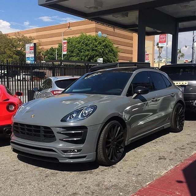 Porsche Cayenne в матовой пленке