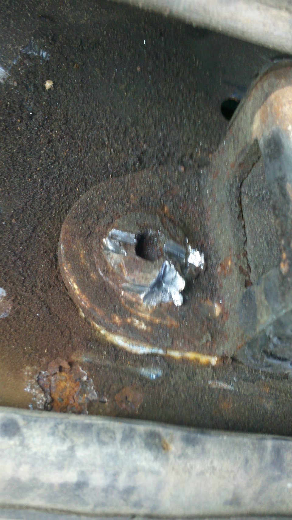 Регулировка двери багажника — Volkswagen Passat B3, 1,8 л, 1989 года ...