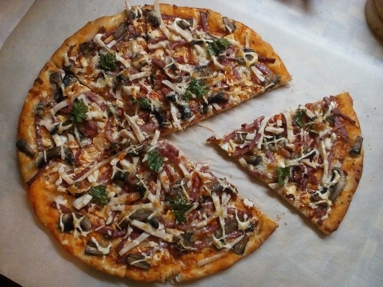рецепт домашней пиццы с колбасой сыром и шампиньонами фото 63