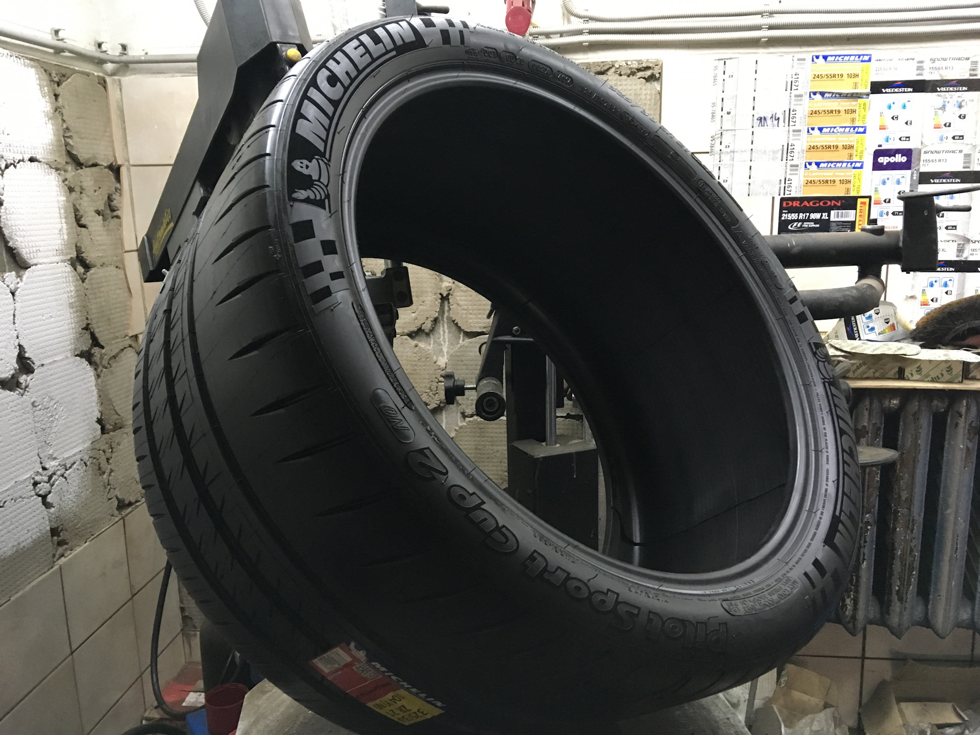 Мишлен кап. Michelin Pilot Cup 2. Michelin Pilot Sport Cup 2. Pilot Sport Cup 2 r. Cup 2 305/30 r19.