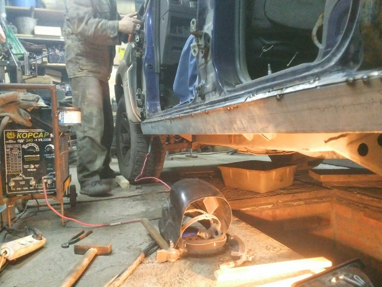 Чем варить пороги. Варка порогов автомобиля. ЛУАЗ пороги варим. Как варить пороги в авто.