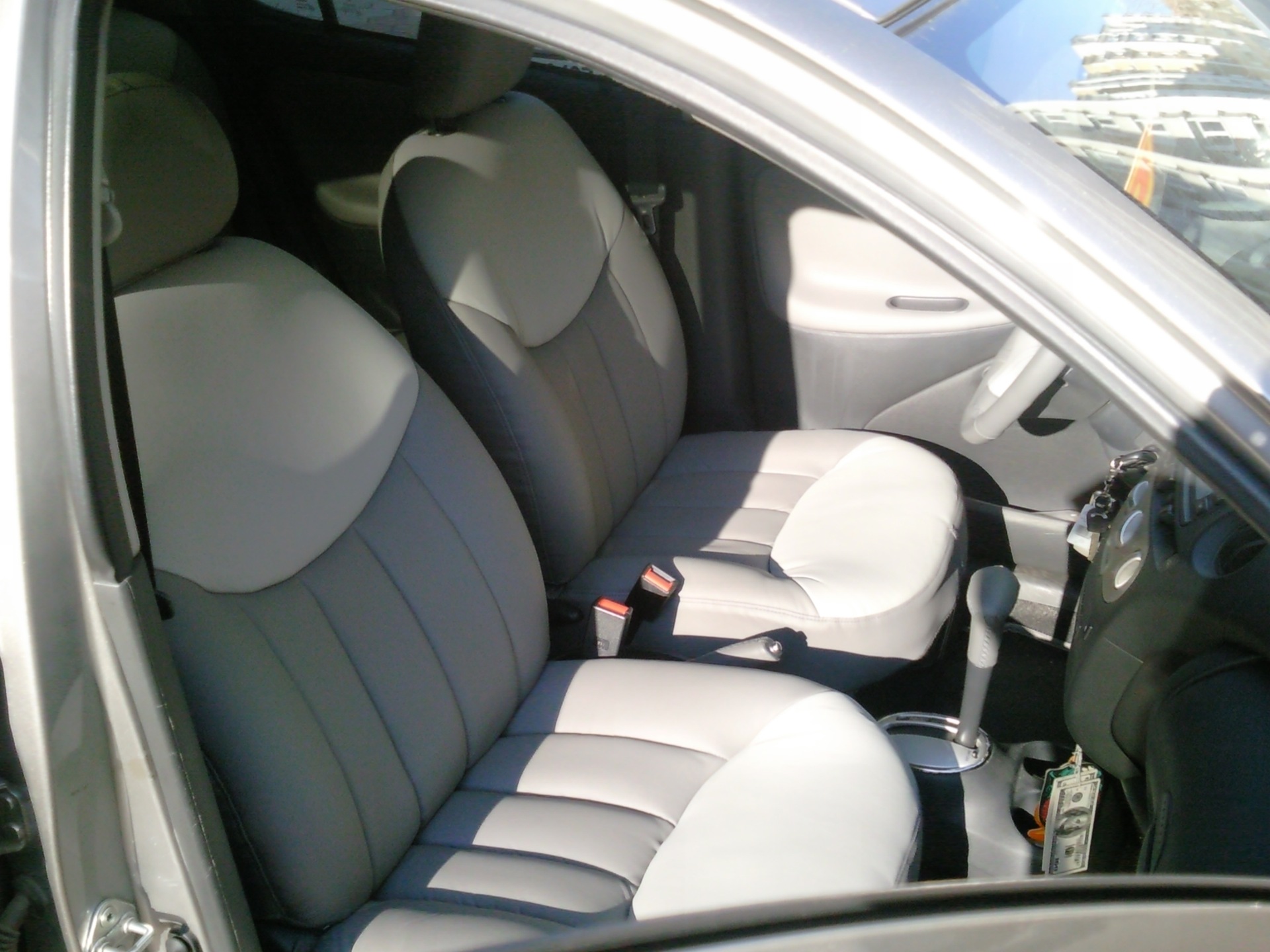 Leather interior - Toyota Yaris 13L 2003