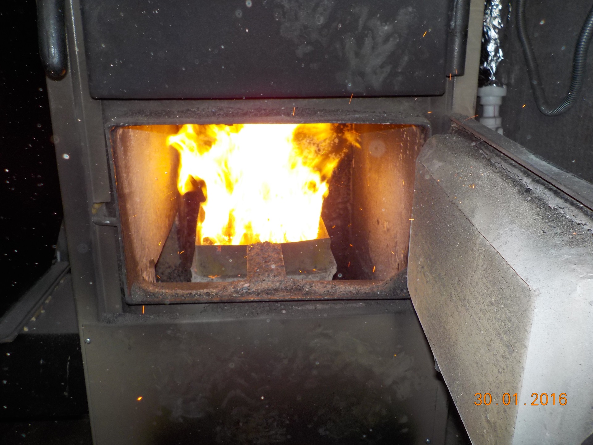 Можно ли топить обычную печь. Русская печка топится. Можно ли топить обычную печь. Печь для русской бани termofor. Печка для бани.