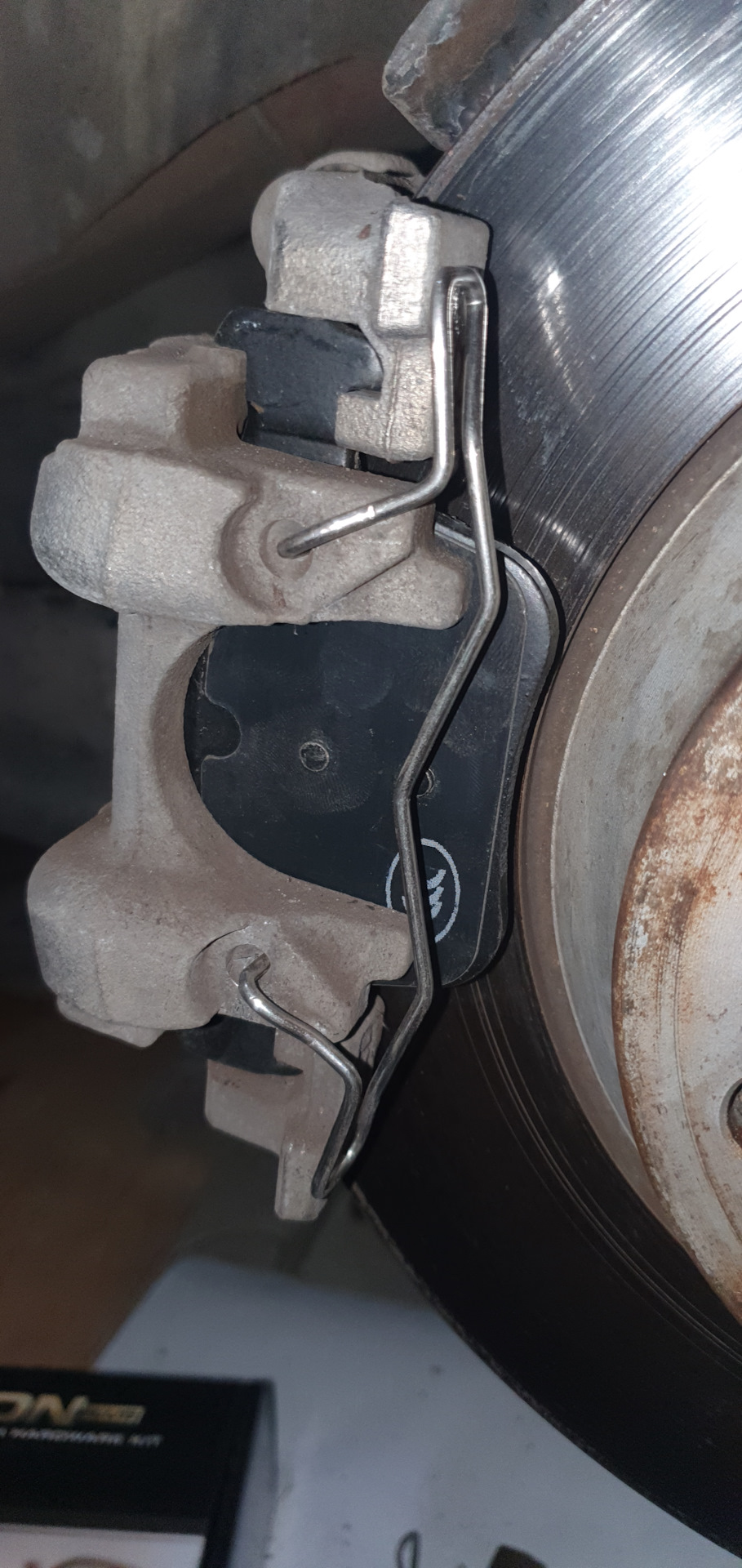 По тормозам! Замена колодок на Тигуан. — Volkswagen Tiguan (2G), 1,4 л ...