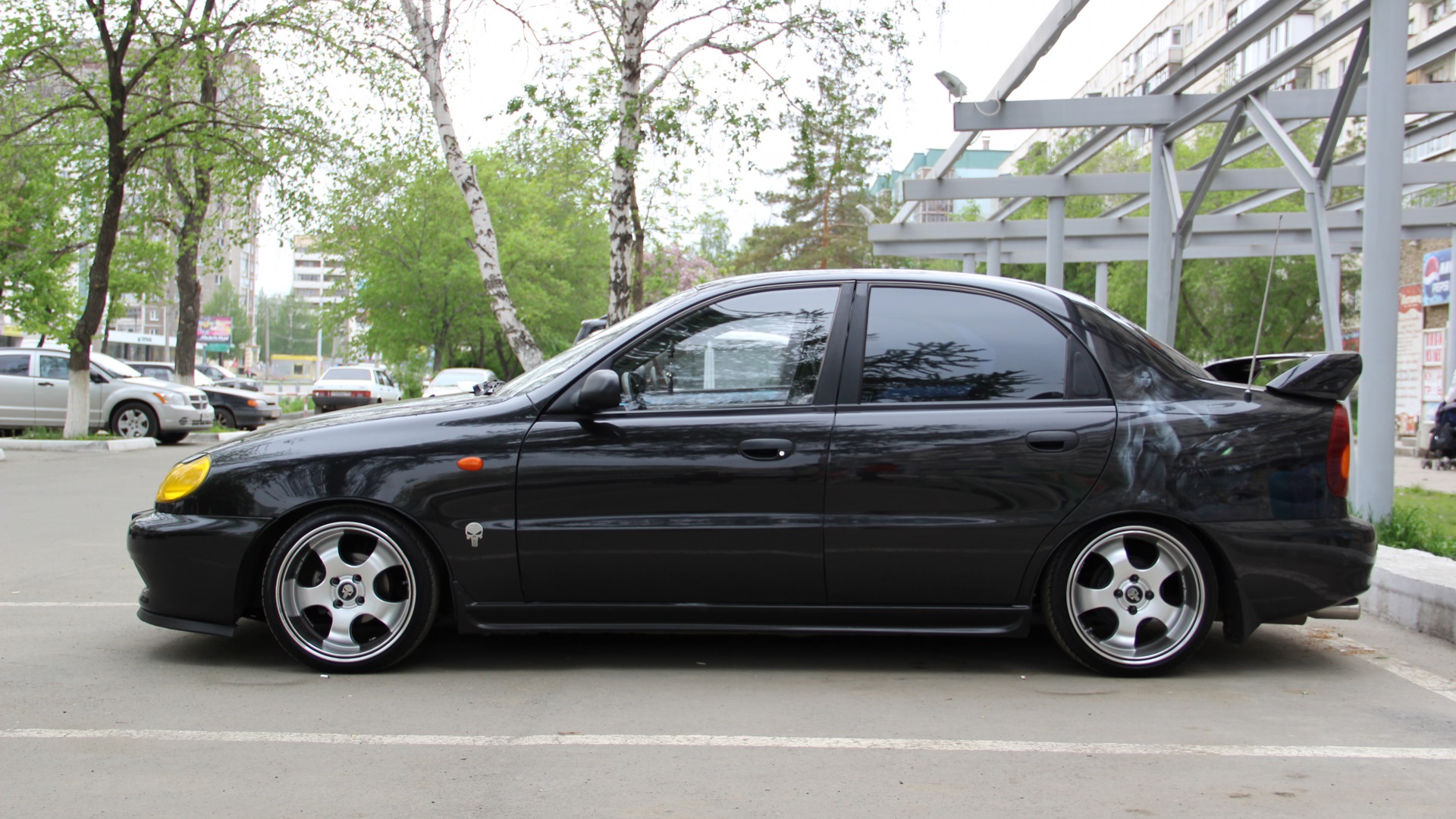 Chevrolet lanos с черными дисками