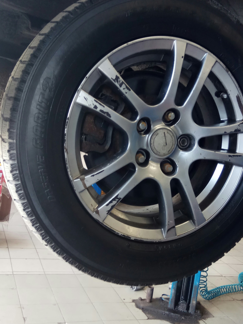 Чернитель — Nissan Tino, 1,8 л, 2002 года | шины | DRIVE2
