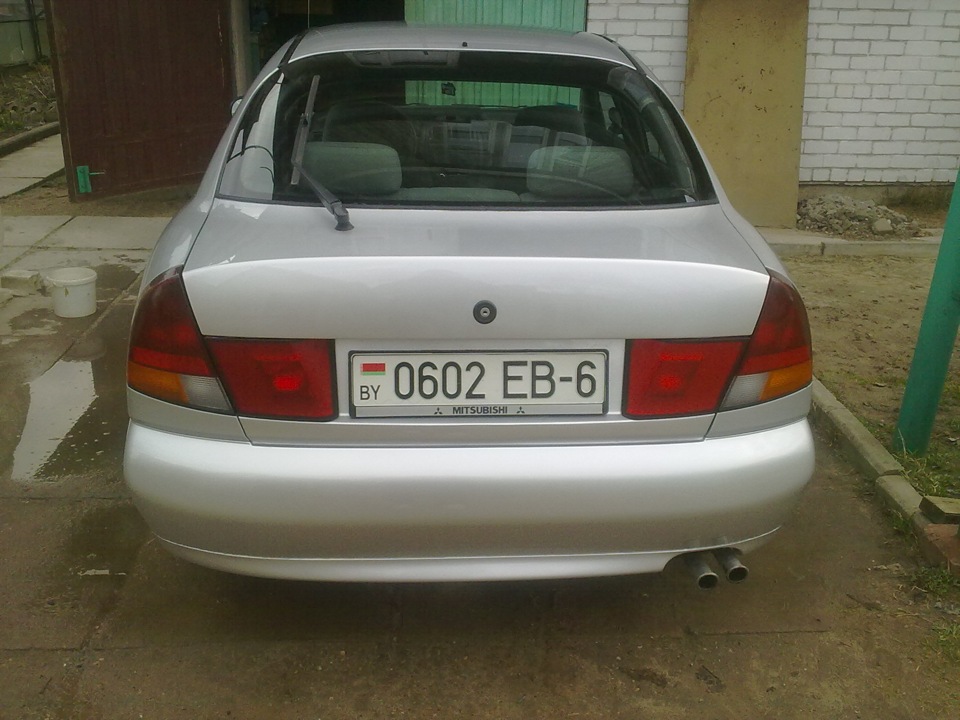 попка — Mitsubishi Carisma
