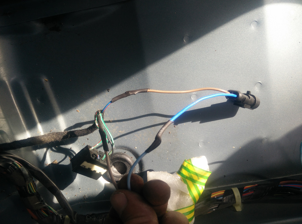 Штатный обогрев сидений — Mitsubishi Space Star, 1,6 л, 2003 года ...