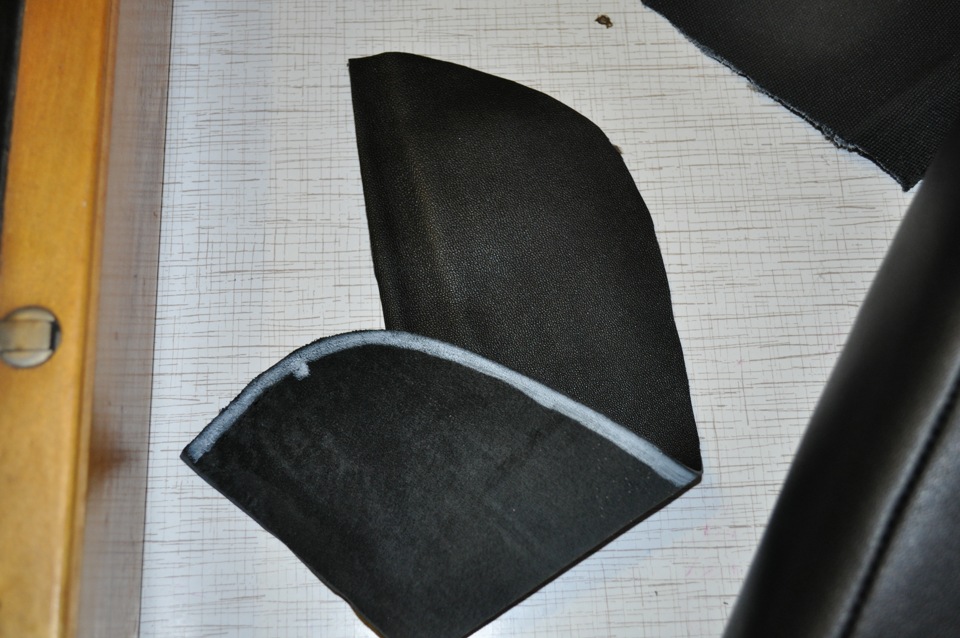 Подлокотник в коже или начало обшивки салона кожей — Hyundai Solaris, 1 ...