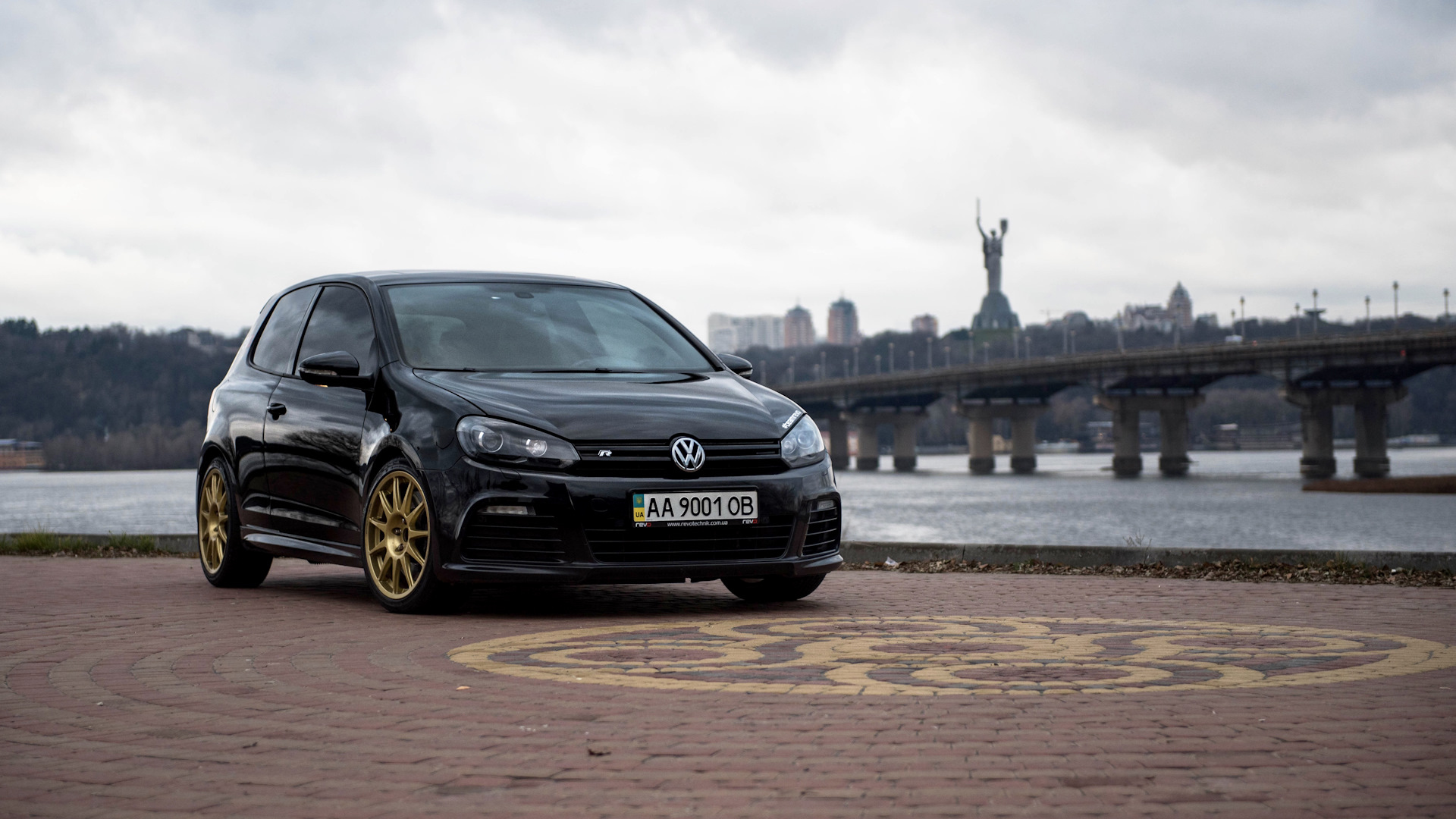 Volkswagen GTI черный