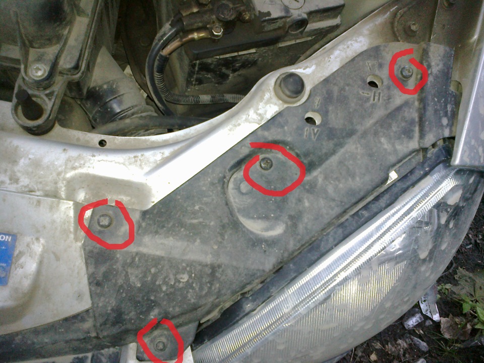 снятие решетки радиатора — Lada Приора седан, 1,6 л, 2012 года | своими ...