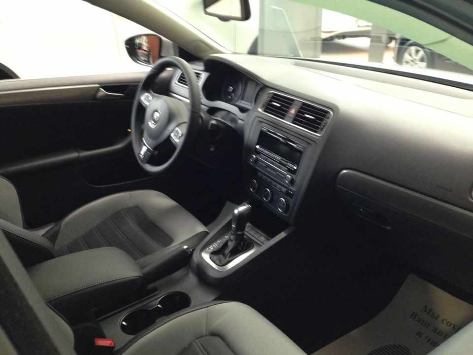 Теперь я сотрудник VW Дженсер Ясенево!) — Volkswagen Polo Sedan, 1,6 л ...