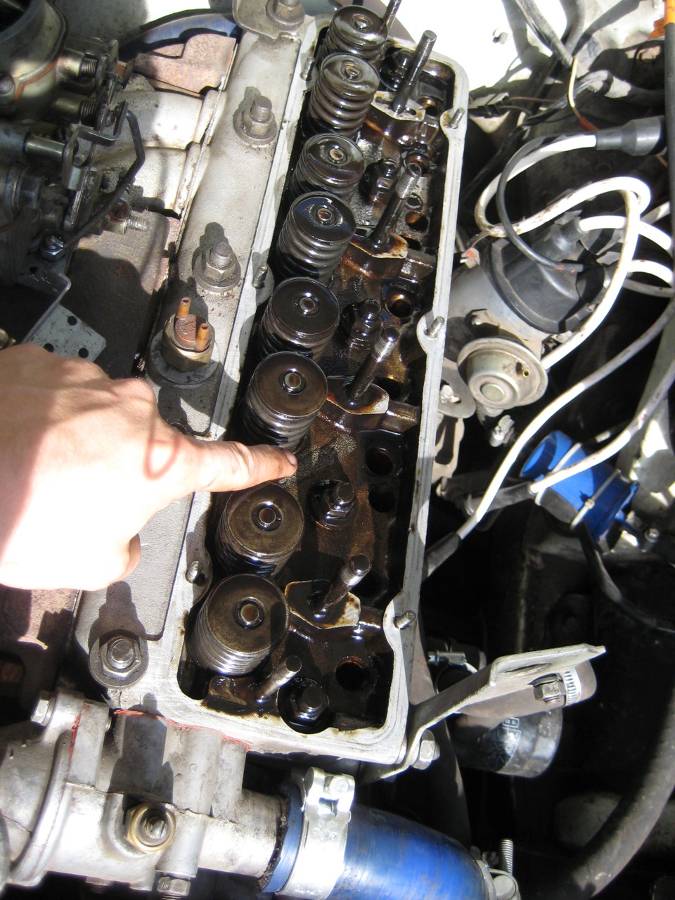 Видно, что нагара нет. Под маслом чистый люминь. — ГАЗ 31029