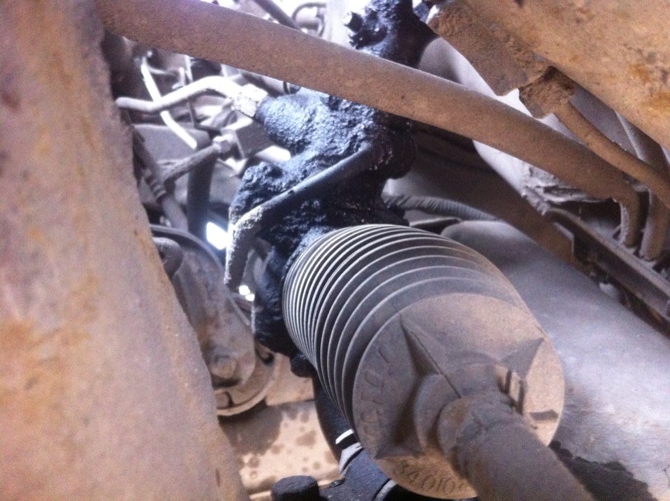 Потеет рулевая рейка — Nissan Almera II (N16), 1,8 л, 2005 года ...