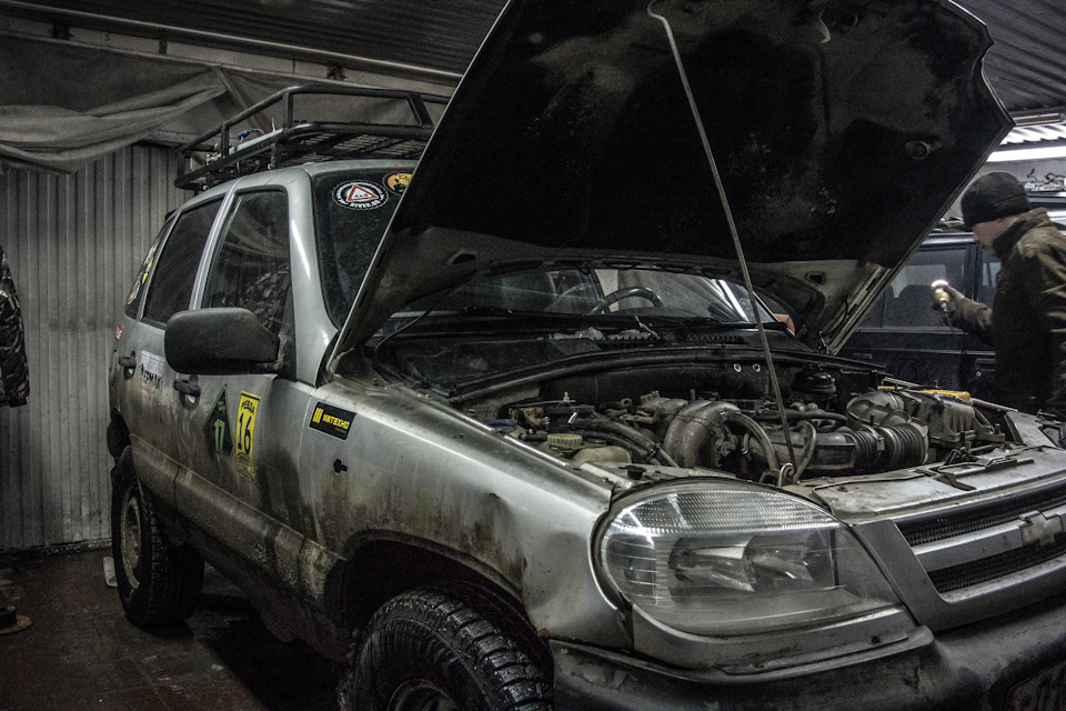 Прокачка тормозов — Chevrolet Niva (1G), 1,7 л, 2004 года | плановое ТО ...