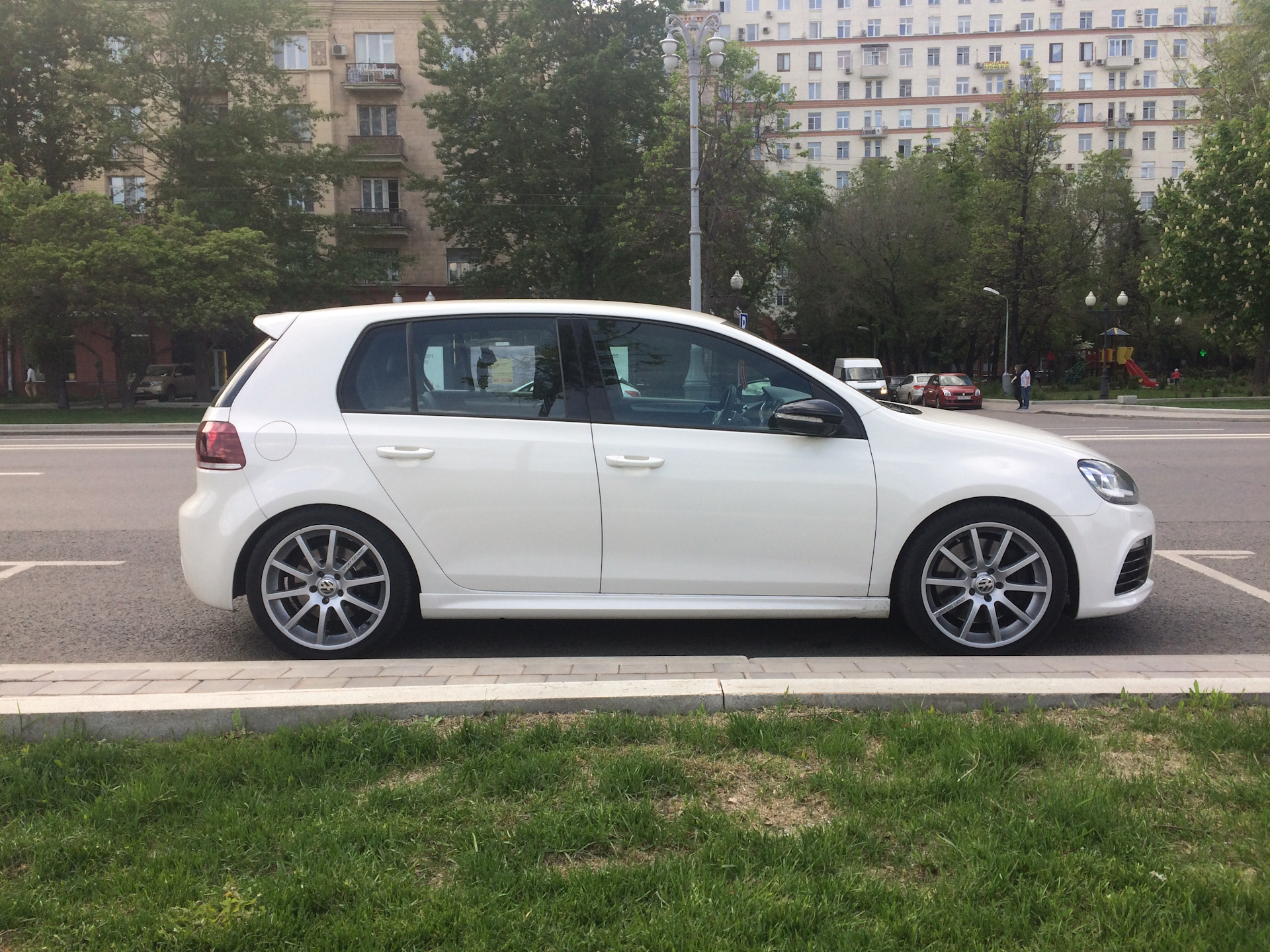 7 5 диски. Golf 6 Sport Technic r18. Sport Technic r17 Golf 6. Golf 6 r17 rays. Golf r17.