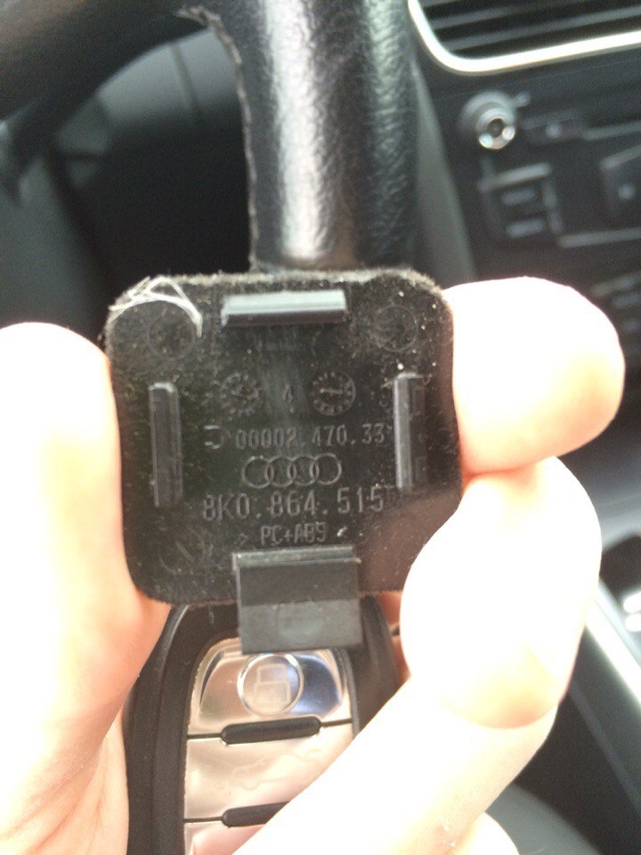 Заглушка AUX — Audi A4 Avant (B8). Запчасти на фото: O0002