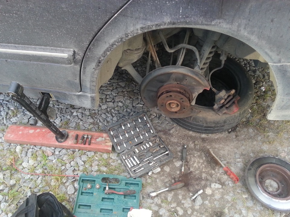 Что может скрипеть я вапшэ нэ понимаю))))) — Mercedes-Benz E-class ...