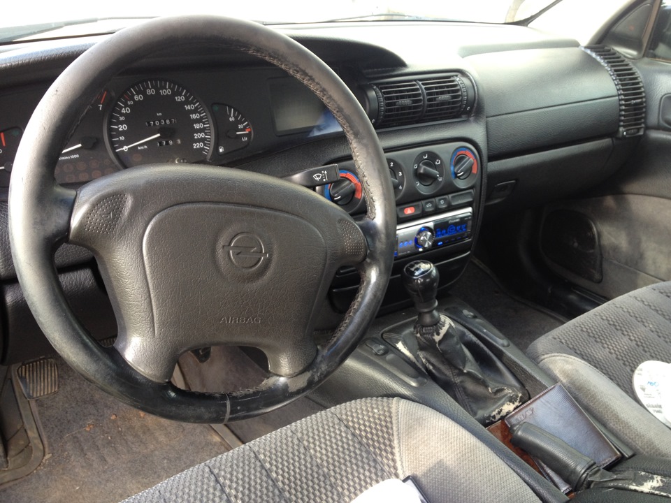 Въехали… — Opel Omega B, 2 л, 1994 года | ДТП | DRIVE2