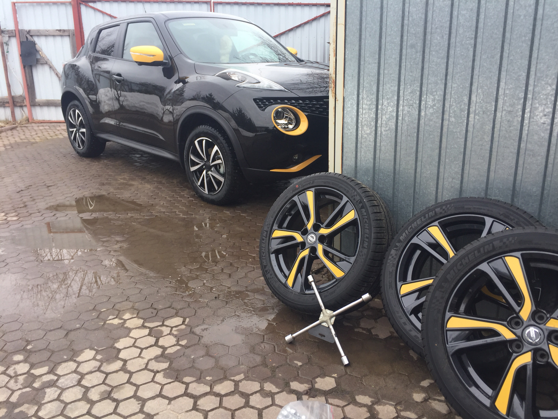 Nissan Juke Р±РµР»С‹Р№ r18