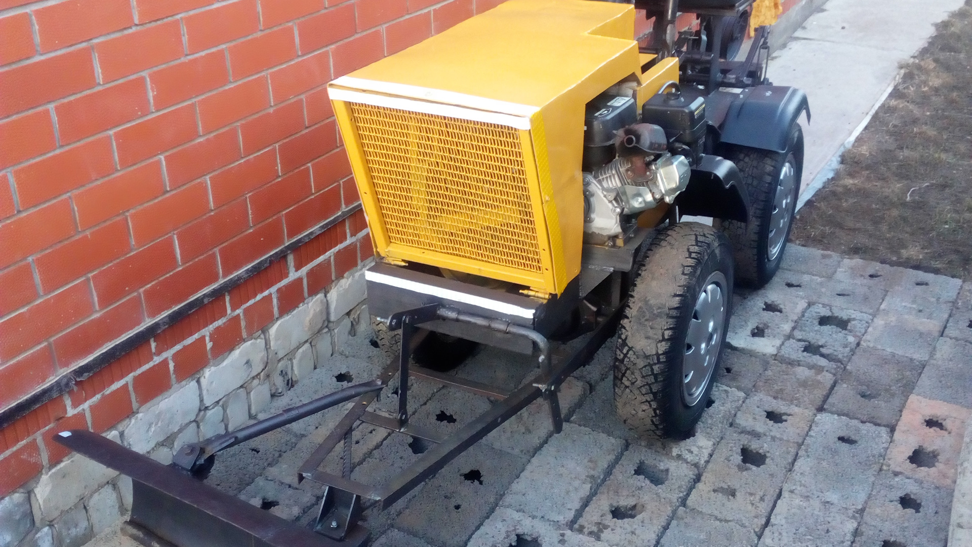 минитрактор без гидравлики. гидравлика на минитрактор. минитрактор без гидравлики. минитрактор без гидравлики. отвал на минитрактор переломка.