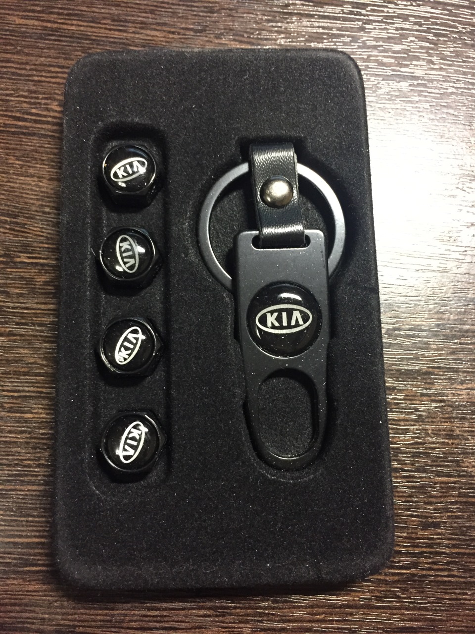 Колпачки на ниппеля KIA. — KIA Ceed (1G), 1,4 л, 2008 года | аксессуары ...