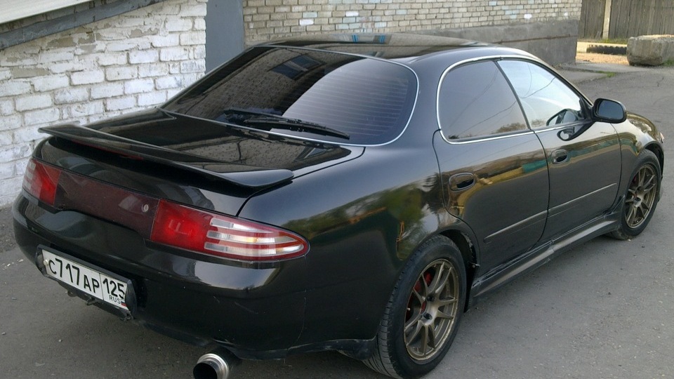 Toyota Sprinter Marino зеленая