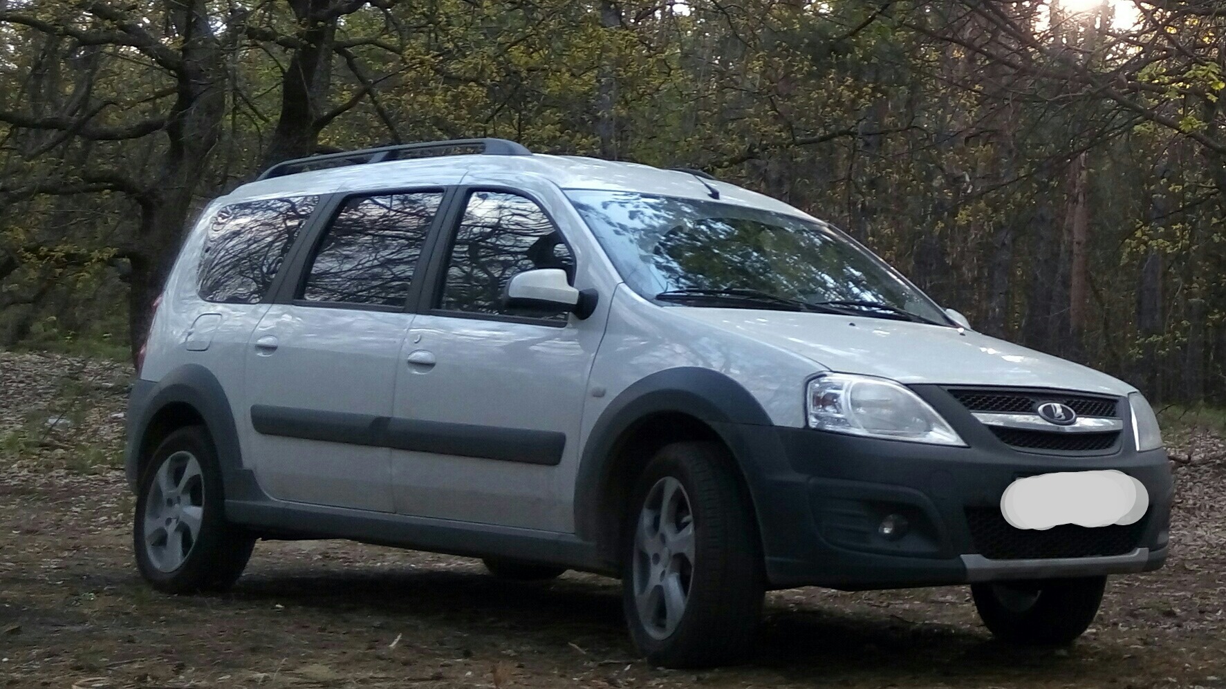 Молдинги ларгус кросс. Ларгус кросс белый.