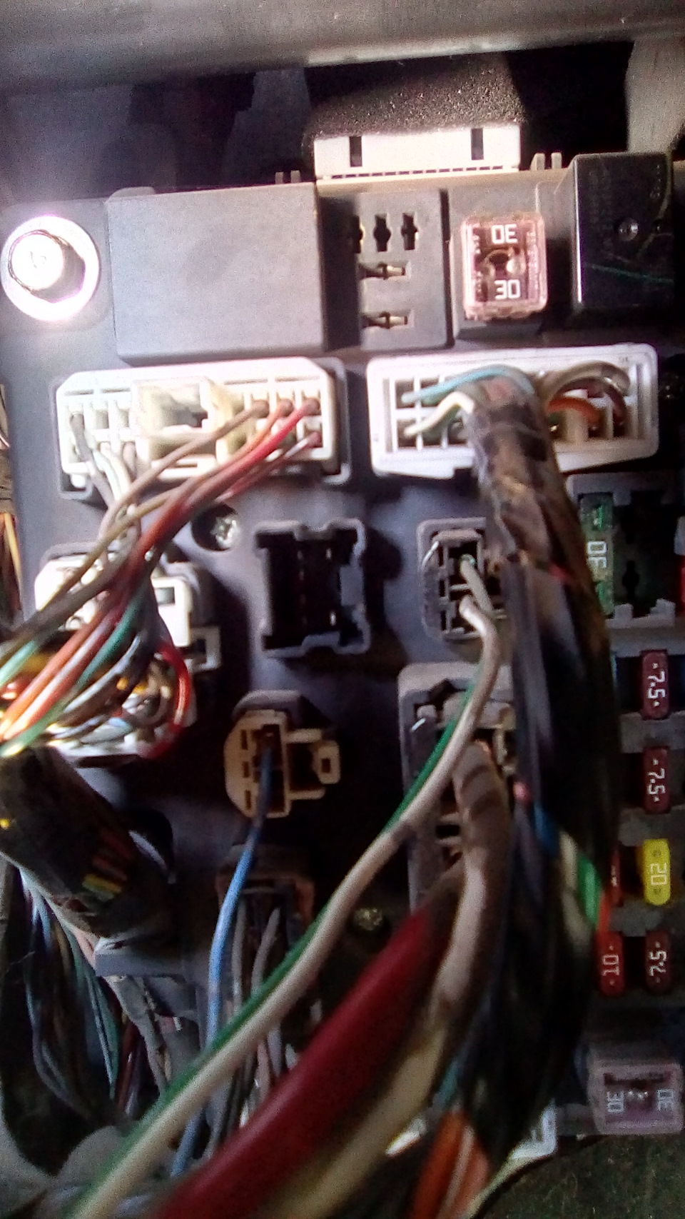 ETAKS отсоединен. Гнездо пустое. — Mitsubishi Lancer X