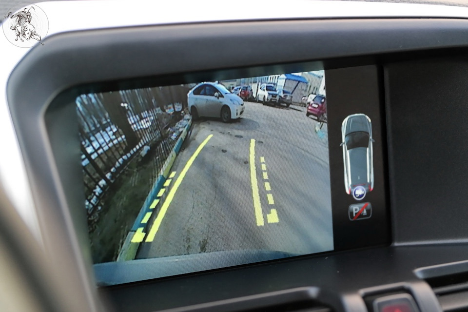 Задняя камера с динамическими линиями и функцией масштабирования — Volvo XC60 (1G)