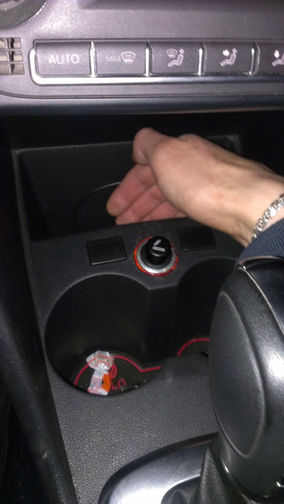 Подсветка ниши с прикуривателя или Тайный светильник — Volkswagen Polo ...
