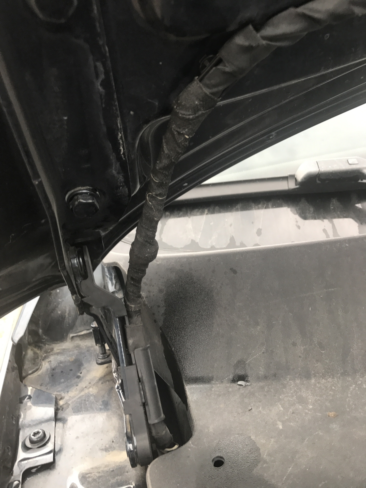 _=5=_ Обратный клапан системы омывателя лобового стекла. — Volkswagen ...