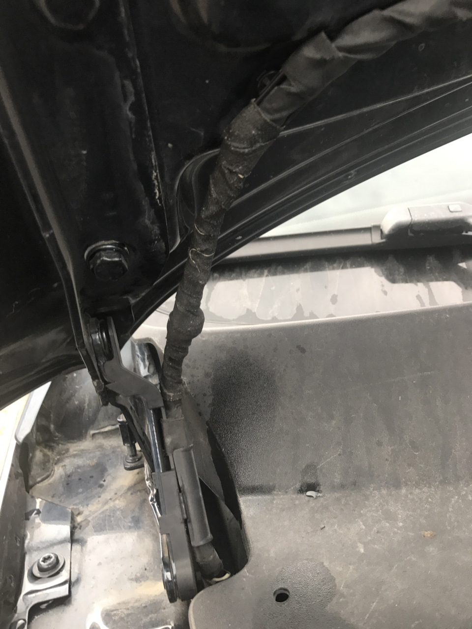 _=5=_ Обратный клапан системы омывателя лобового стекла. — Volkswagen ...