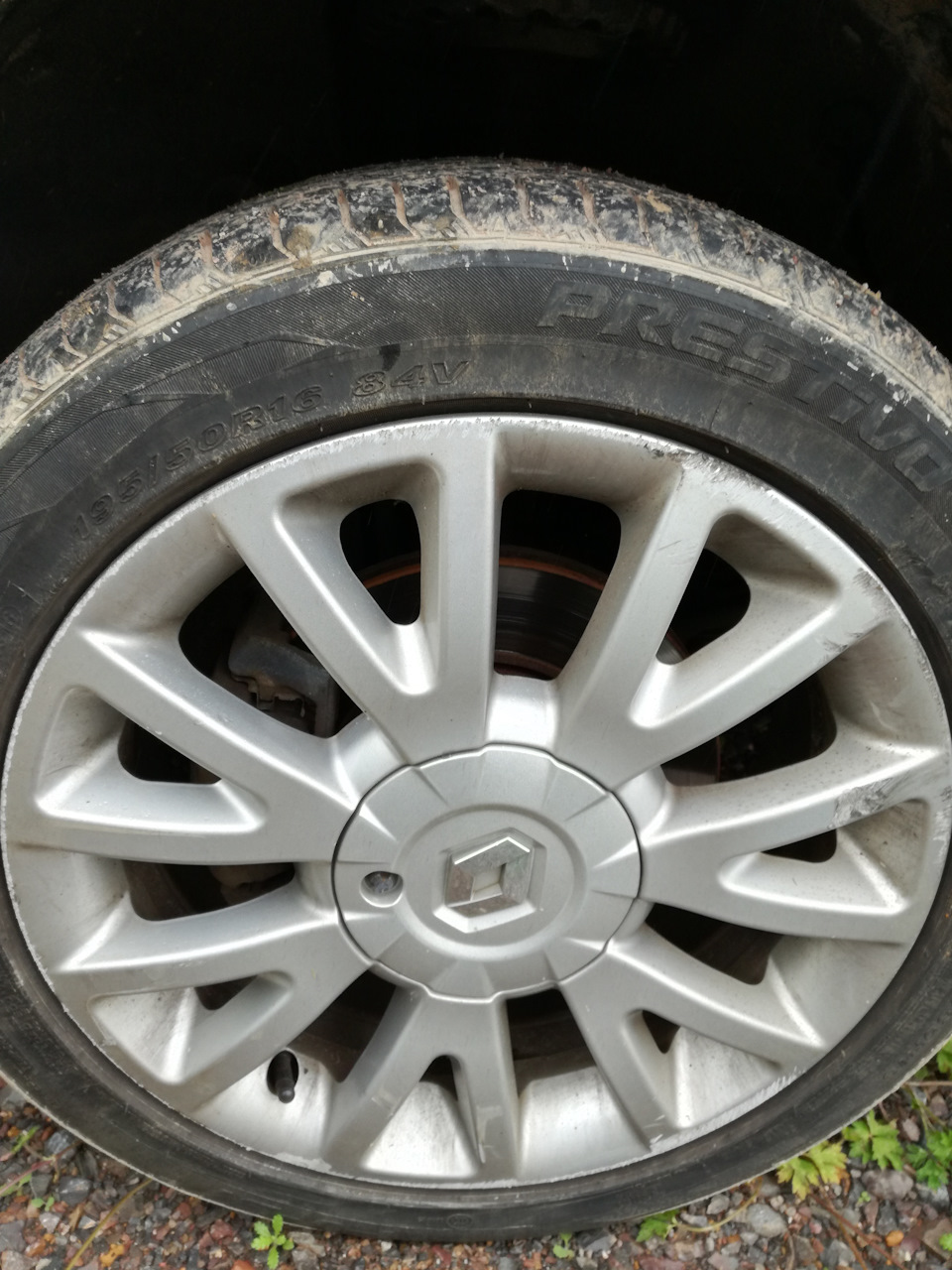 Диск сцуко поцарапал — Renault Clio III, 1,5 л, 2009 года | колёсные ...