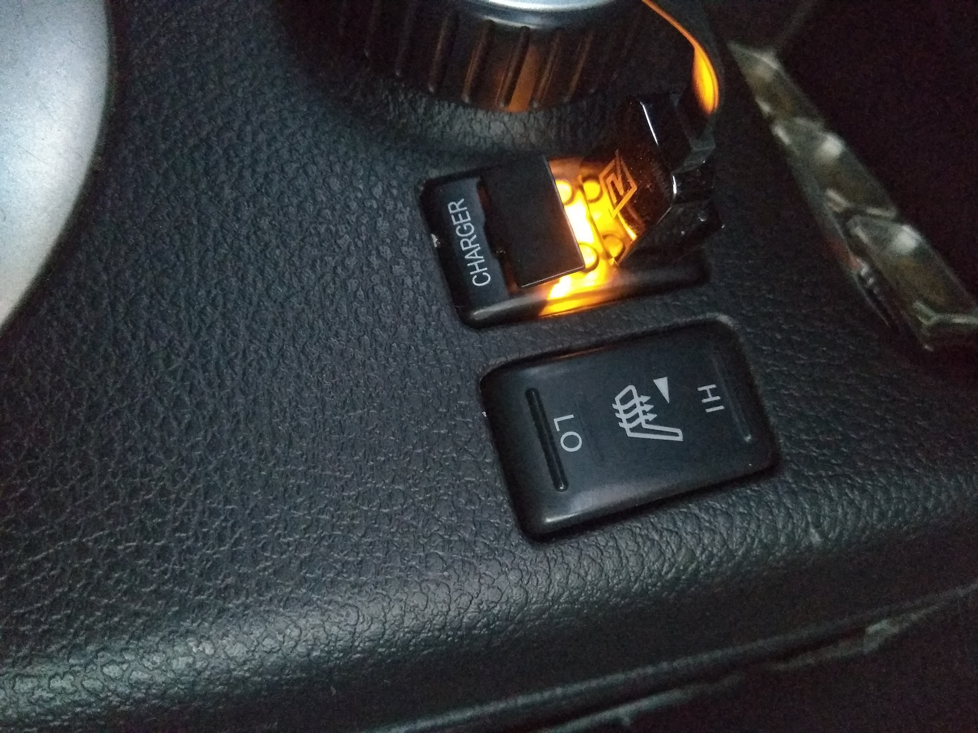 Подсветка кнопок тойота. Подсветка кнопок стеклоподъемников Лансер 10. Кнопки в авто с подсветкой. USB вместо заглушки. Зарядка USB В штатное место заглушки/кнопки QC3.0 С двумя USBX-Trail т31 2.0.