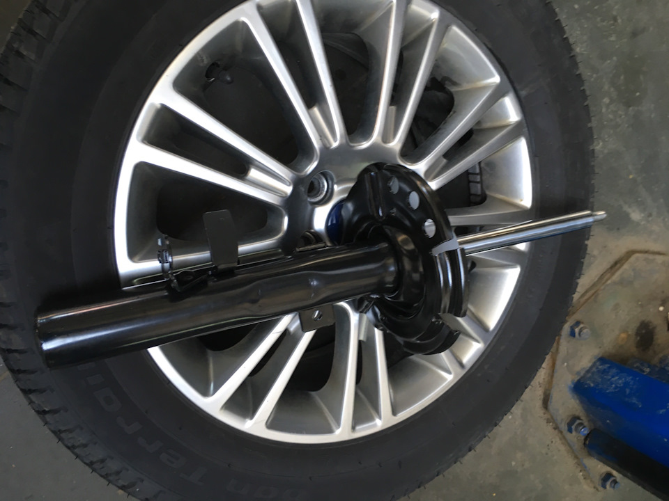 Занялся подвеской — амортизаторы плюс тормоза по кругу — Ford Kuga (2G ...