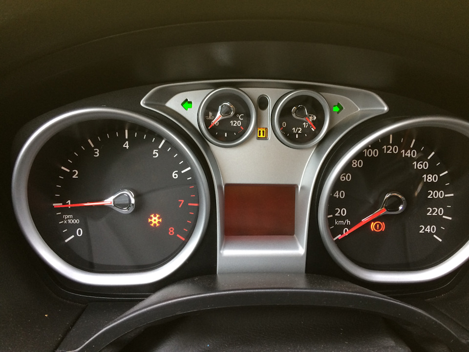 приборка форд фокус 2. экран приборной панели форд фокус 2. дисплей приборной панели форд фокус 2. фф2 рест приборная панель с большим экраном. дисплей щитка приборов форд фокус 2.