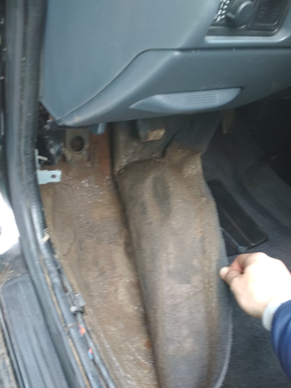 Вода под ковриком(устранена) — Nissan Almera II (N16), 1,8 л, 2005 года ...